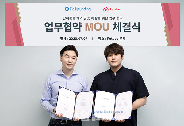 △데일리펀딩 이해우 공동대표(좌)와 펫닥 최승용 대표.