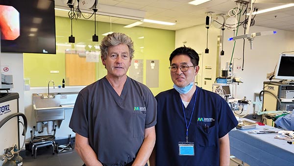 △Eric Monnet 박사(좌)와 필자.