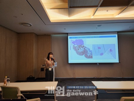 배현아 교수가 임상심화케이스스터디를 강의하고 있다.