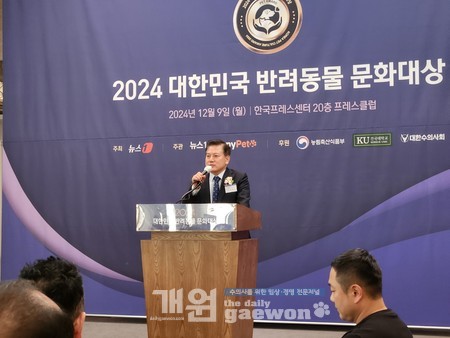 △김재영(국경없는수의사회) 회장의 축하사