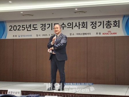 △우원식 사무총장이 축하사를 하고 있다.