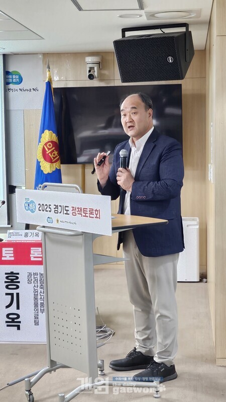 ​우연철 대수회 미래정책부회장이 법적인 근거가 전무한 공공동물병원의 문제점에 대해 지적하고 있다.