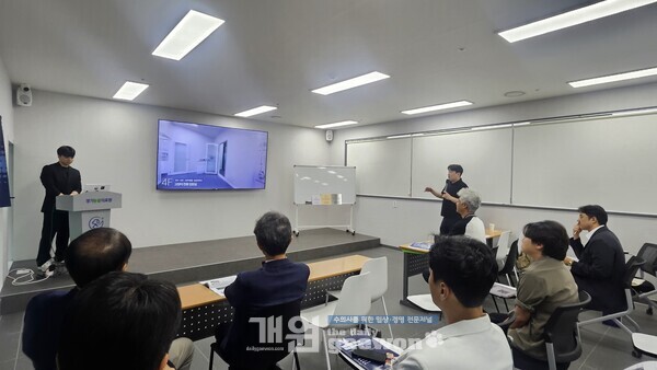 윤국진 대표원장이 경기동물의료원을 소개하고 있다.